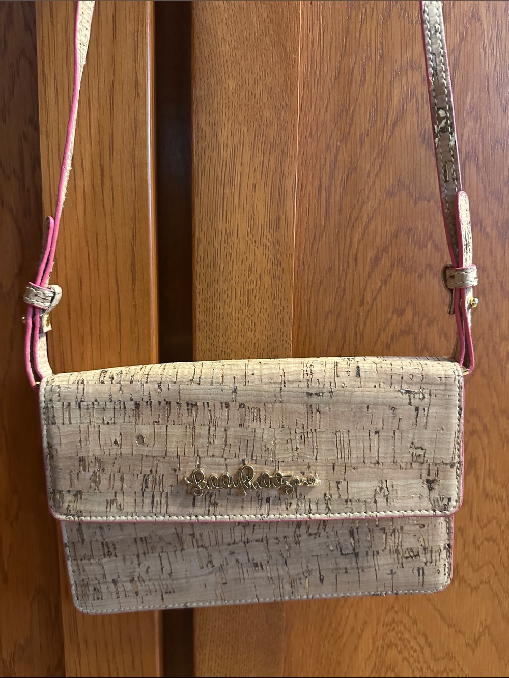 Lilly PulGold-Tone Script Logo Cork Crossbody Bag with Pink Trim